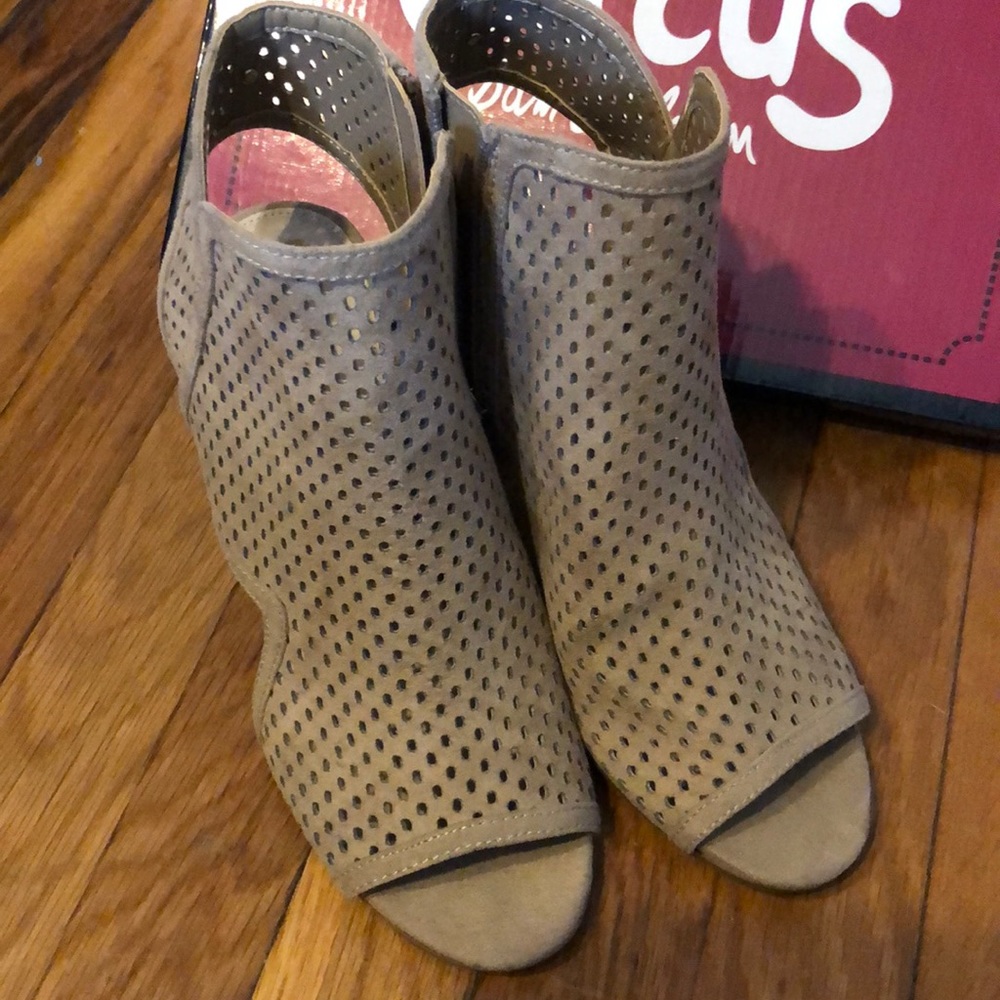 Sam Edelman Bootie - Picture 2 of 3
